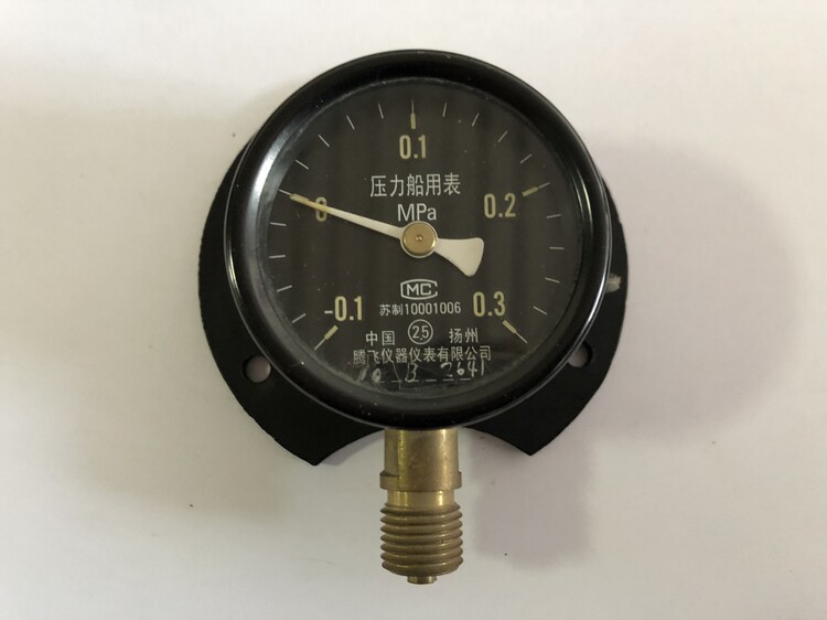 Marine pressure gauge